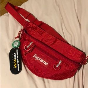 SUPREME ‘19 Fanny new w/ tags No price negotiation